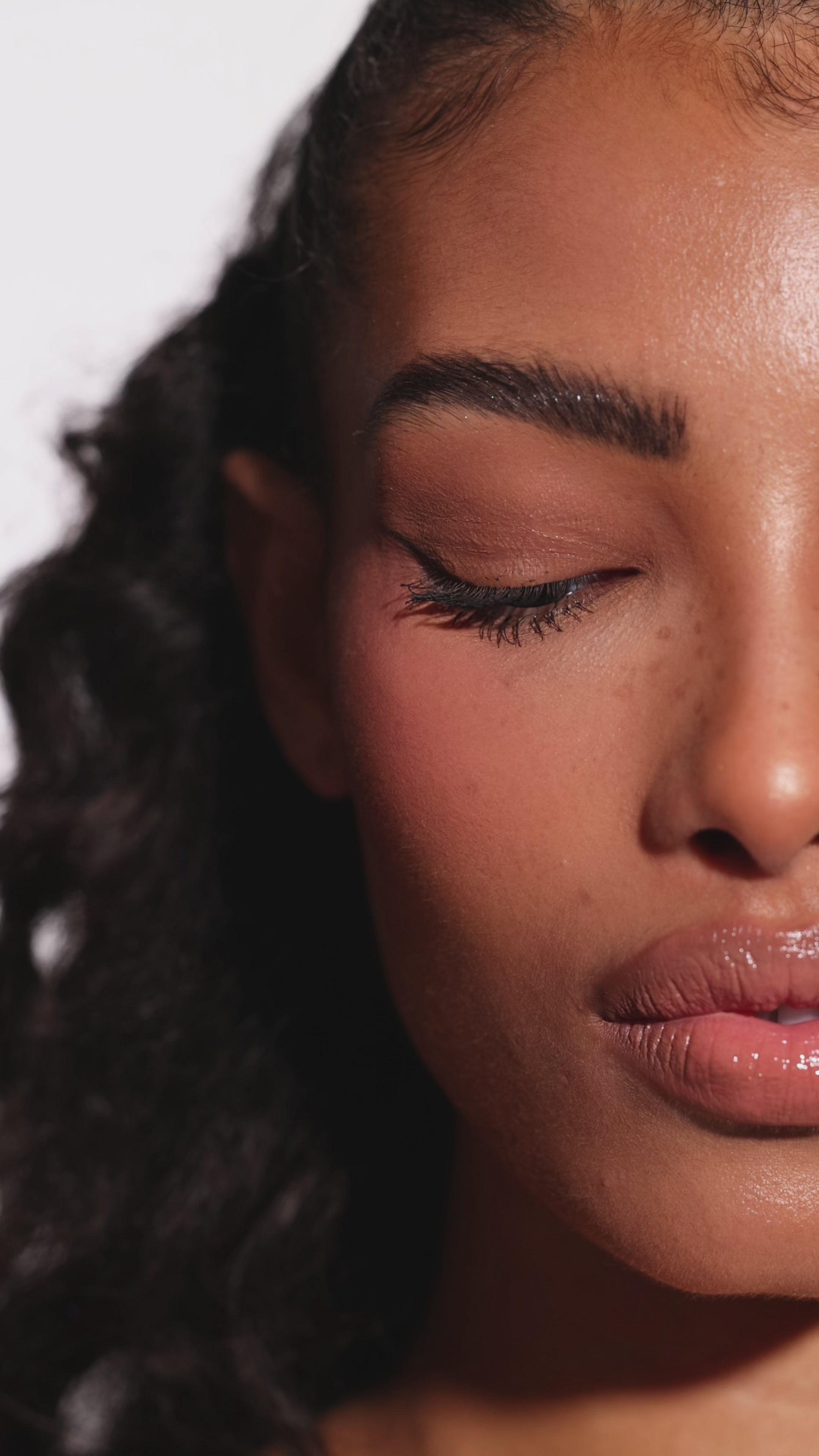 Load video: Lash Lab Mascara